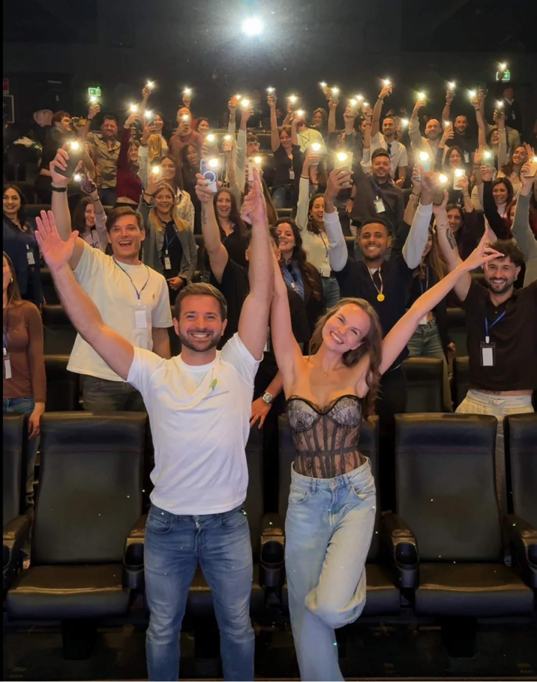 Matteo Sciaudone e Angelina Galiulina all'evento, con la sala in piedi