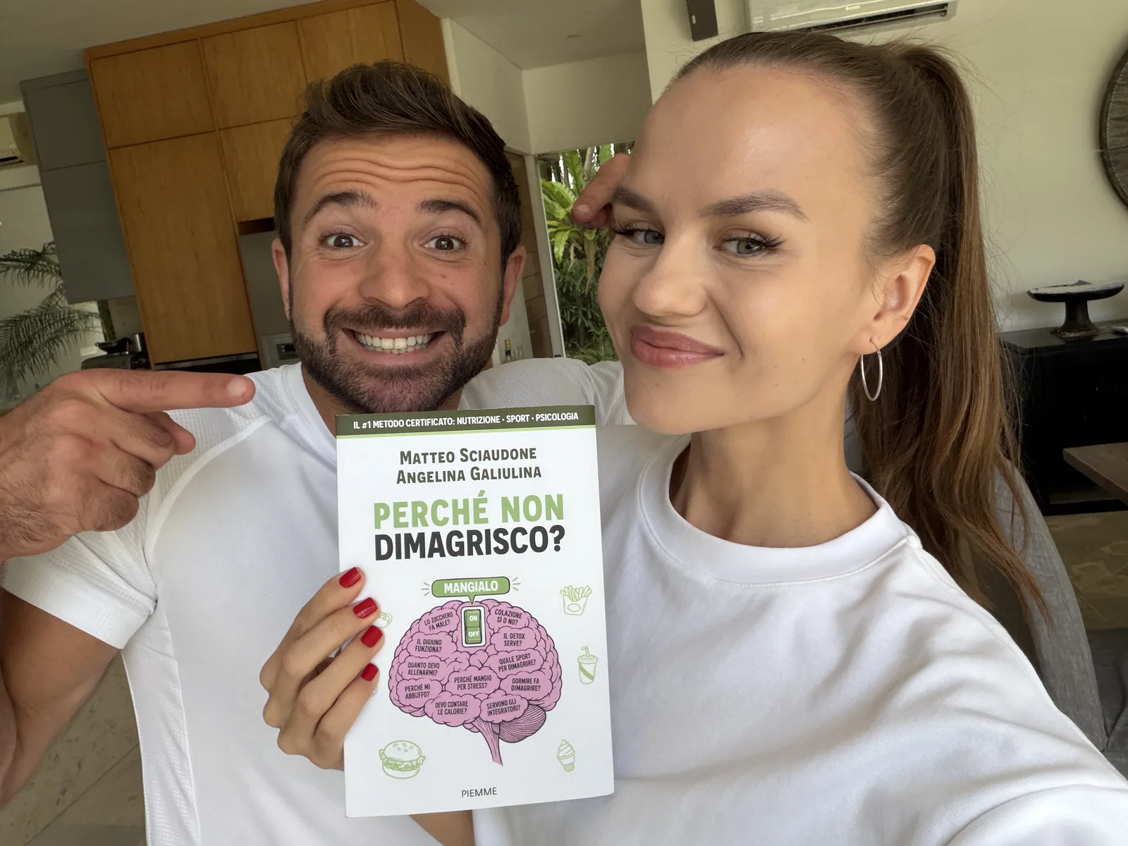 Matteo Sciaudone e Angelina con il libro «Perché non dimagrisco?»